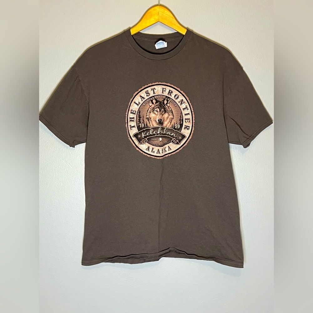 The Last Frontier Ketchikan Wolves Vintage Styles Graphic Tee size L adult
